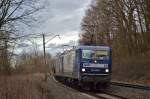 RBH Lok 108 (143 916-5) und eine weitere 143 legen sich mit einem Kesslzug in Bubenreuth in die Kurve (11.04.2013)