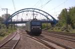 Aus dem Gegenlicht kam dieses RBH Doppelgespann, bestehend aus 143056 und 143217, 
am 19.05.2014 in den Bahnhof Salzbergen gefahren. Die Garnitur fuhr dann über die Emslandstrecke in Richtung Emden weiter.