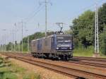 143 571-8 (RBH 119)  und 143 056-0 (RBH 114) der RBH Logistics GmbH als Lokzug auf dem südlichen Berliner Außenring.am 22. Juli 2014.

