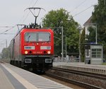 143 040-4 (RBH 127) und 143 950-4 (RBH 122) als kleiner Lokzug in Fahrtrichtung Süden. Aufgenommen am 30.08.2014 am Haltepunkt Dessau-Süd.