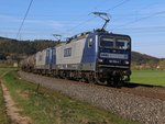 143 554-4 (RBH 117) in Doppeltraktion mit 143 638-5 (RBH 112) und Kesselwagenzug in Fahrtrichtung Süden.