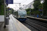 Ein Dieseltriebwagen von der Rurtalbahn kommt aus  Mönchengladbach nach Düren  und kommt aus Richtung Aachen-West und fährt durch Aachen-Schanz in Richtung