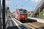 193 470 von SBB Cargo kommt mit einem Winner-Klv durch Heddesheim/Hirschberg am Abend des 23.Juni 2019 aus Weinheim gen Süden gefahren.