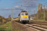 Eine interessante Farbgebung hat 140 797-2 von Schweerbau, die aus Trier kommend mit ihrem Bauzug in Richtung Saarbrücken durch Ensdorf Saar fährt.
Bahnstrecke 3230 - 14.11.2020
