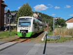 Am 26.07.2018 fährt der VT 121 von der Süd Thüringen Bahn als STB 2125 (Neuhaus am Rennweg - Sonneberg (Thür) Hbf) durch die Ortslage von Steinach(Thür) und wird gleich an
