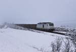 Selten das hier mal so viel Schnee liegt. Deshalb Habe ich einige Bilder von diesem Zug eingefangen.
76 111 ist hier zu sehen am 04.01.21 in Dreitzsch mit dem Stahlzug von Könitz nach Cheb/Cz.