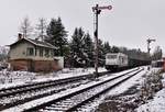 Selten das hier mal so viel Schnee liegt. Deshalb Habe ich einige Bilder von diesem Zug eingefangen. 76 111 ist hier zu sehen am 06.01.21 in Pößneck oberer Bahnhof mit dem Stahlzug von Könitz nach Cheb/Cz.