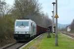 SWT 76 111 mit dem täglichen Stahlzug auf dem Weg von Könitz nach Cheb (Cz). Hier zu sehen am 19.4.2021 bei der Durchfahrt durch den Bahnhof von Oppurg.