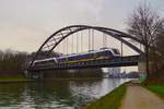 Am 06.01.2021 fährt VT 648 091 der NordWestBahn mit einem weiteren Triebwagen als RE18 nach Wilhelmshaven.