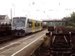 VT 004 (Trans Regio Rheinland Pfalz) mit einem Regionalzug Andernach-Mayen Ost auf Bahnhof Andernach am 20-7-2000. Bild und scan: Date Jan de Vries.