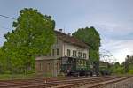 Der weltweit älteste noch in Betrieb stehende Elektrozug der Trossinger Eisenbahn,Triebwagen MAN/AEG Fabriknummer 369 und die  Lina  Fabbrikat AEG,Baujahr 1902 unter der Fabriknummer 160 verlässt mit den Museumsbesuchern die Station Trossingen Staatsbahnhof,Bild vom 25.5.2015