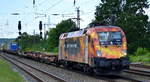 TXL - TX Logistik, Bad Honnef [D] mit der MRCE Dispo  ES 64 U2-072  [NVR-Nummer: 91 80 6182 572-8 D-DISPO] und Taschenwagenzug Richtung Rostock am am 15.06.20 Bf. Saarmund. 