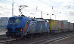 TX Logistik AG, Troisdorf [D] mit  192 009  [NVR-Nummer: 91 80 6192 009-9 D-NRAIL] und KLV-Zug Richtung Rostock-Seehafen am 23.02.22 Durchfahrt Bf.