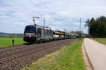193 864 MRCE/TXL mit einem Autotransportzug bei Triesdorf Richtung Ansbach, 11.04.2021