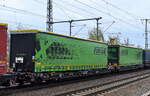 Drehgestell Gelenk-Taschenwagen mit Registrierung im der Schweiz vom Einsteller TXL mit der Nr. 37 TEN 85 CH-TXL 4956 581-0 Sdggmrss (GE)  in einem KLV-Zug am 11.04.24 Durchfahrt Bahnhof Golm (Potsdam).
