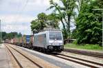 185 697 von TXL mit KLV-Zug Richtung Rosenheim auf der Inntalbahn in Aling/Obb. am 23.6.10