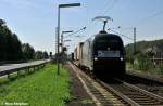 Aus Wrzburg kommend fhrt TXL ES 64 U2-033 mit ihrem KLV-Zug gen Gemnden (Thngersheim 21.08.10)