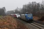 185 513 mit einem niederlndischen Hochgeschwindigkeitszug V250 vom italienischen Hersteller Ansaldo Breda am 28.12.2011 bei Grokarolinenfeld.