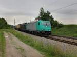 Die 185 615 und die ES 64 F4-097 mit einem KLV-Zug am 22.06.2012 unterwegs bei Ostermnchen.