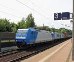 Mit einem Containerzug kam am 29.06.2012 die 185 514-7 in Richtung Seelze durch Dedensen-Gmmer.