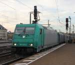 TXL 185 615 mit einen gemischten Gterzug am Haken fhrt am 09.11.2012 durch Fulda.