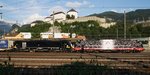 Die neue Werbelok 189 997-0  Wir bringen die Kraft von 8500 Pferden auf die Schiene  und 189 932-7 von TXL stehen abfahrbereit im Bahnhof Kufstein Richtung Brenner. 15.8.2016