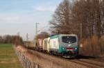 E 412 004 und ES 64 U2 - 011 (TXLogistic) mit einem Gterzug bei Grokarolinenfeld (06.03.2007)