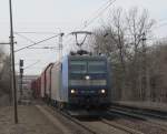 185 CL-009 von VPS zieht am 23. Mrz 2013 einen gemischten Gterzug den den ehemaligen Haltepunkt Ahlten (Han).