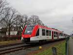 VIAS Alstom Lint 54 VT202 am 23.12.17 in Hainburg Hainstadt von einen Gehweg aus fotografiert