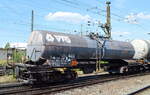 Kesselwagen vom Einsteller VTG mit der Nr. 33 RIV 80 D-VTG 7873 351-8 Zaces Maschen-Rbf. für das Ladegut lt. UN-Nr.: 80/1830 = Schwefelsäure mit mehr als 51 % Säure am 22.06.22 Bahnhof Riesa.
