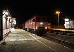 232 283-2 (WFL) stand am 23.02.21 mit einem Holzug aus Triptis zur Kreuzung in Neustadt an der Orla. Der Zug fuhr nach Kaufering.