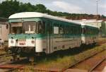 WEBA-VT 24 und Vs 23 (ex WEG) der Daadetal-Bahn in Betzdorf, 27.7.1999. Der Zug fuhr im Verband mit dem damals neuen 628 677 im Schülerverkehr.