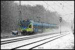 Westfalenbahn ET 018 fährt bei dichtem Schneefall am 24.1.2015 auf der Fahrt nach Münster um 12.27 Uhr in Natrup-Hagen ein.