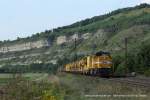 277 018-8 (H.F. Wiebe) fhrt am 29. August 2013 um 17:16 Uhr mit einem Bauzug durch Thngersheim