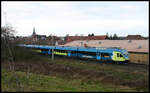 Um 14.35 Uhr hat hier die Westfalenbahn am 15.12.2007 den Bahnhof Hasbergen verlassen und ist am Ortsrand in Richtung Osnabrück unterwegs.