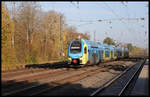 Der Doppelstock ET 611 der Westfalenbahn passiert hier am 3.11.2020 um 10.25 Uhr auf der Fahrt in Richtung Bielefeld den Haltepunkt Hiddenhausen Schweicheln.