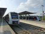 Am 23.04.19 standen 1648 403/903 nach Blankenburg(Harz)[links] und 1648 445/945 nach Goslar[rechts] im Bahnhof Halberstadt.