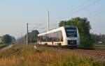 Eine gut gelaunte Triebfahrzeugführerin war am Morgen des 31.08.19 mit 1648 419 der abellio auf dem Weg nach Dessau um dort den Triebwagen zu tauschen. Hier rollt sie mit ihrem LINT durch Jeßnitz Richtung Dessau.