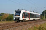 1648 427 der abellio wurde am 31.08.19 von einer gut gelaunten LOkführerin aus Dessau abgeholt und Richtung Bitterfeld gefahren. Hier rollt sie mit ihrem LINT durch Jeßnitz. 