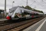 Abellio 9442612 hält hier auf der Fahrt nach Sangerhausen am 26.8.2020 um 17.07 Uhr im Haltepunkt Wanzleben am See.