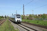 abellio 9442 303 als RE 74510 von Halle (S) Hbf nach Erfurt Hbf, am 09.05.2023 in Naumburg (S) Hbf.