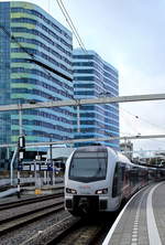 ET 25 2302 von Abellio verlässt am 02.01.2018 Arnhem Centraal in Richtung Düsseldorf