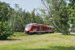 Auf der Fahrt von Bocholt nach Wesel verlässt 648 004 am 15.06.2021 den Haltepunkt Dingden