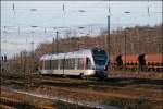 Der Ruhr volgend legt sich der ET23006 bei Bochum-Ehrenfeld als ABR33813 (RB40  Ruhr-Lenne-Bahn ), von Essen Hauptbahnhof nach Hagen Hauptbahnhof, in die Kurve.