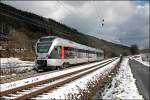 ET23003 bezwingt als ABR99640, (RE16  Ruhr-Sieg-Express ) nach Siegen, die Steigung Richtung Welschen-Ennest.