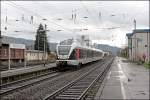 Grau in Grau im Sauerland: ET23009 rollt als ABR99620, (RE16  Ruhr-Sieg-Express )von Essen Hbf nach Siegen, in Plettenberg ein.