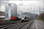 Whrend die Rangierlok der MEG den Werktglichen Gterzug an die 185er schiebt, rollt auf dem Hauptgleis der ET22008 als ABR99730, (RB91  Ruhr-Sieg-Bahn ) nach Siegen, ein.