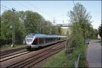 ET22002 und ein ET23xxx verlassen als ABR99645, (RE16  Ruhr-Sieg-Express ) nach Essen Hbf, das Stadtgebiet von Letmathe.