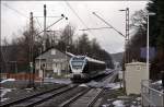 ET23004  HAGEN (?) verlsst als RE16  Ruhr-Sieg-Express  den Haltepunkt Littfeld nach Siegen.