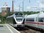 Viel Verkehr im Bochumer Hauptbahnhof am 19.06.2009 bei der Einfahrt eines ET 427 der Abellio und der Ausfahrt eines ICE 3 in Richtung Dortmund am 19.06.2009.